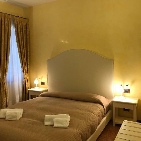 Classic Three Minutes From St Marc'S Square Appartamento Venezia Esterno foto