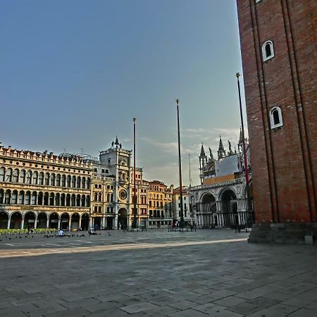 Classic Three Minutes From St Marc'S Square Appartamento Venezia Esterno foto
