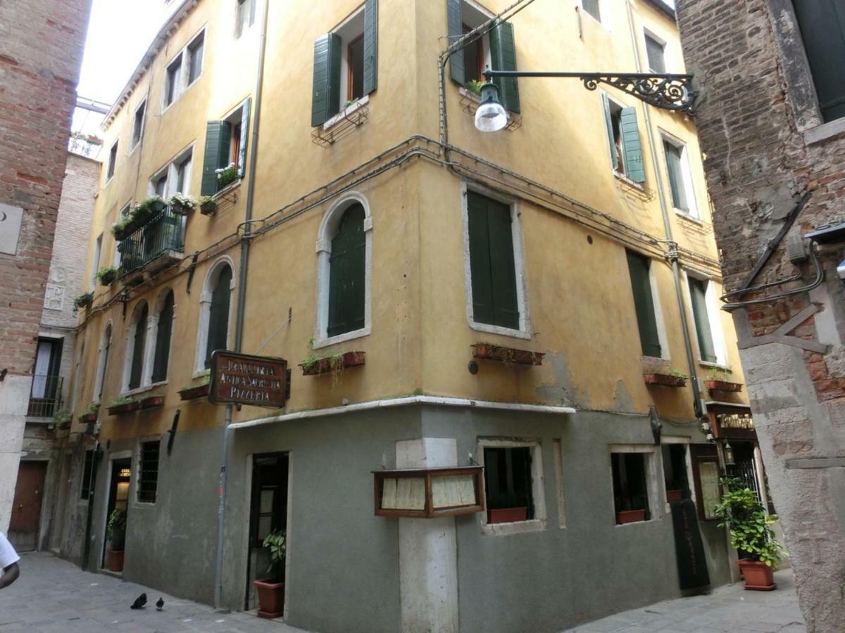 Classic Three Minutes From St Marc'S Square Appartamento Venezia Esterno foto