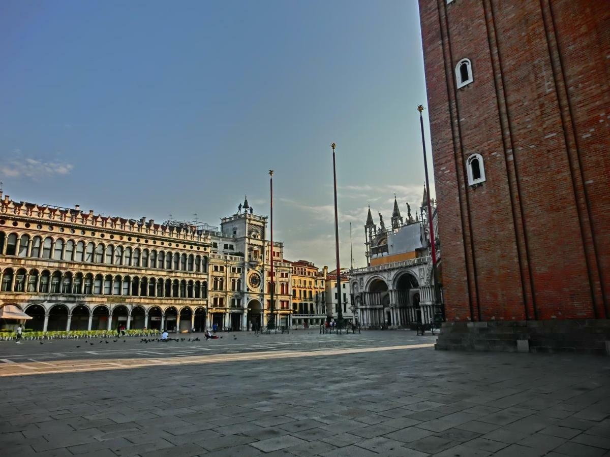Classic Three Minutes From St Marc'S Square Appartamento Venezia Esterno foto