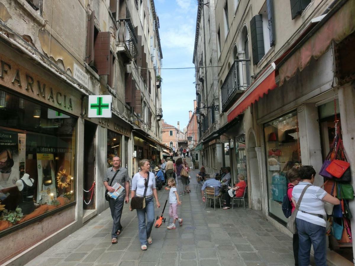 Classic Three Minutes From St Marc'S Square Appartamento Venezia Esterno foto
