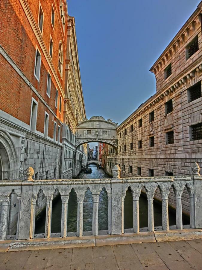 Classic Three Minutes From St Marc'S Square Appartamento Venezia Esterno foto